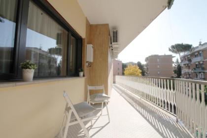 Eur Bright Spacious Terraced Apartment with private parking only for Small Cars - image 18