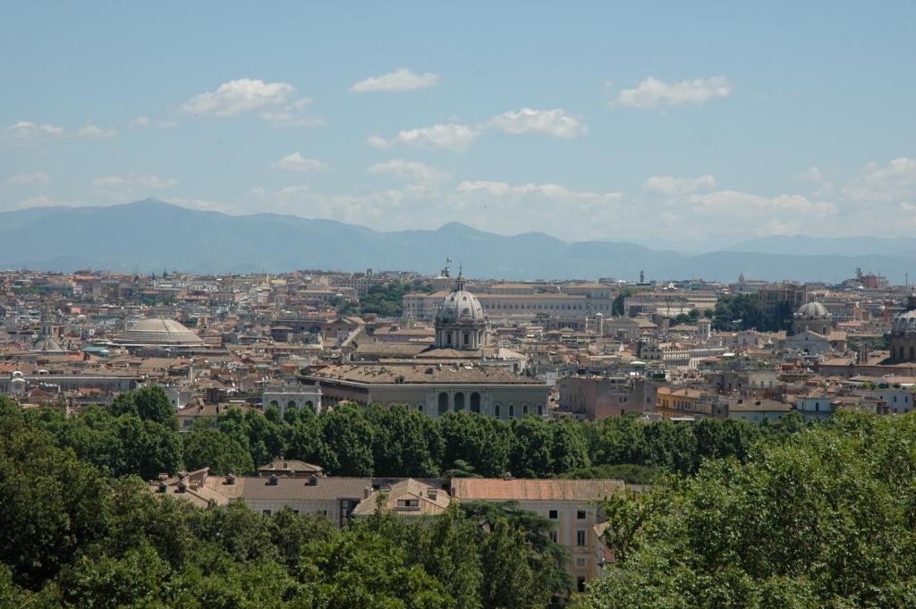 Apartment Sant'Onofrio - image 4