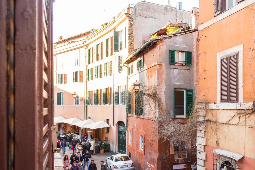 Paglia House of 17Century in Trastevere - main image