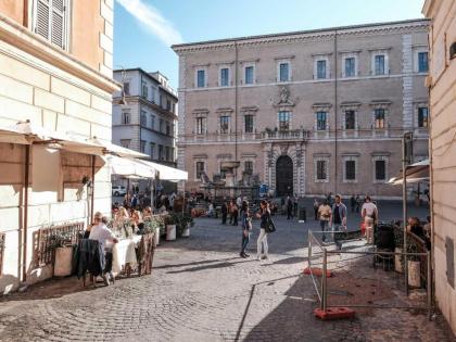 Ancient Trastevere Vespa Loft - image 13