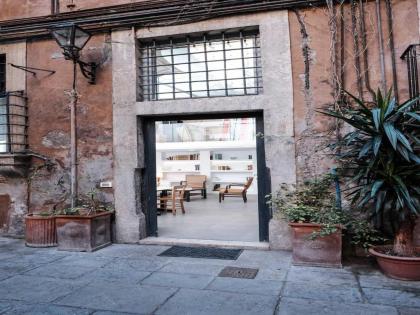 Ancient Trastevere Vespa Loft - image 15