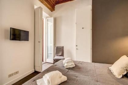 Piazza Farnese exclusive view 2 bedroom en suite - image 11