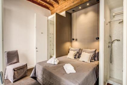 Piazza Farnese exclusive view 2 bedroom en suite - image 13