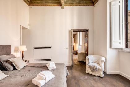 Piazza Farnese exclusive view 2 bedroom en suite - image 16