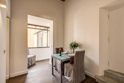 Piazza Farnese exclusive view 2 bedroom en suite - image 2