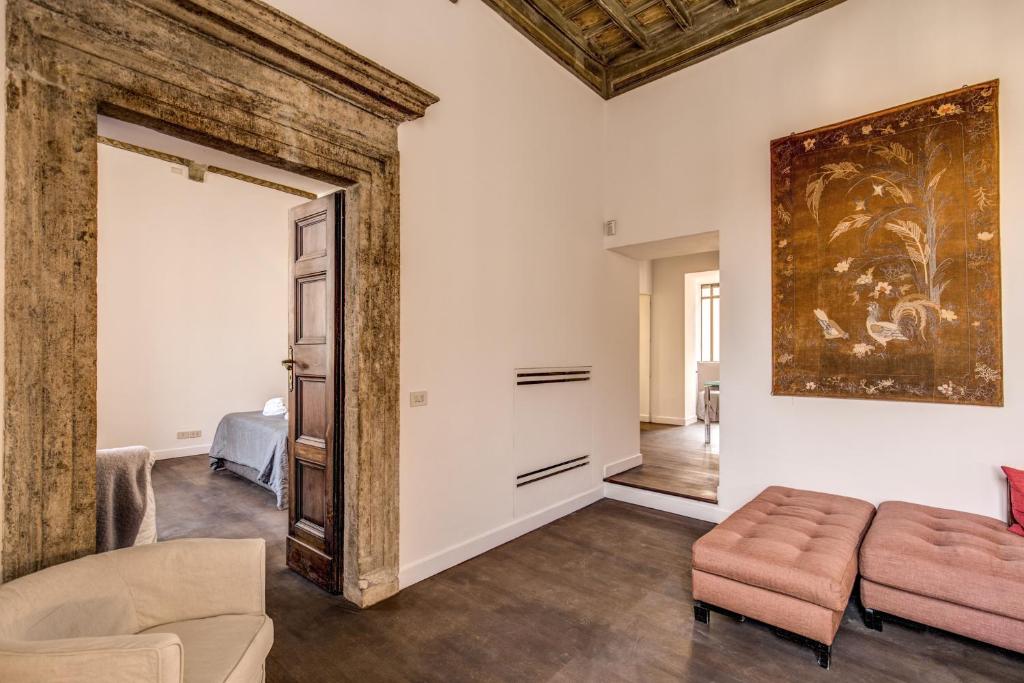 Piazza Farnese exclusive view 2 bedroom en suite - image 3