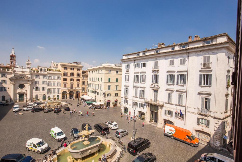 Piazza Farnese exclusive view 2 bedroom en suite - image 6