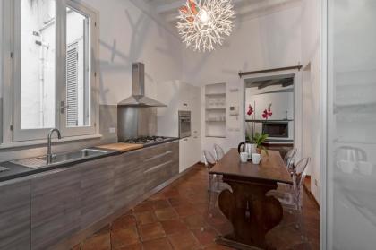 Antique-Modern Flat by Navona Square - image 14