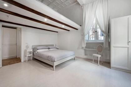 Antique-Modern Flat by Navona Square - image 4