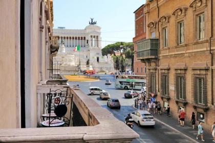 Amazing Piazza Venezia Suites - image 4