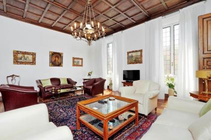 Prestigious Apartment Via Veneto - image 14