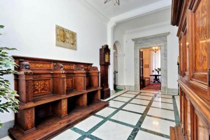 Prestigious Apartment Via Veneto - image 2