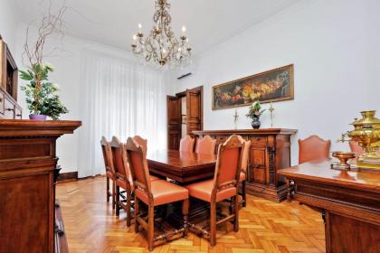 Prestigious Apartment Via Veneto - image 3