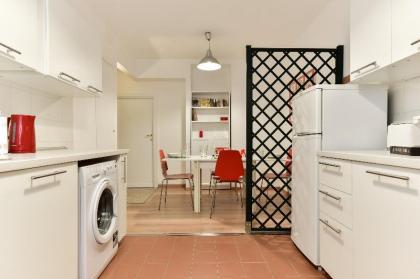 Red & White Vatican Apartment - image 11