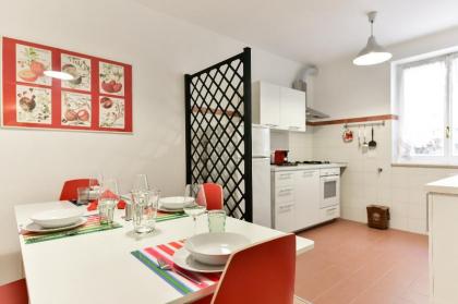 Red & White Vatican Apartment - image 13