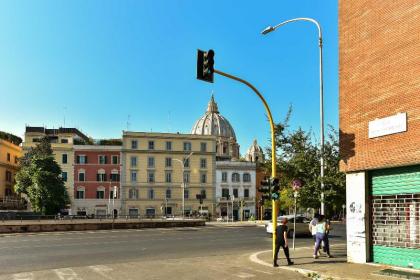 Red & White Vatican Apartment - image 14