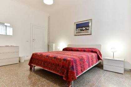 Red & White Vatican Apartment - image 4