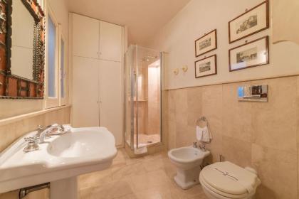 Navona Art Apartment - image 10