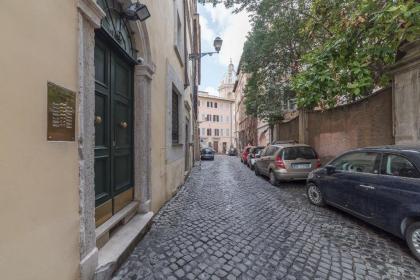 Navona Art Apartment - image 11