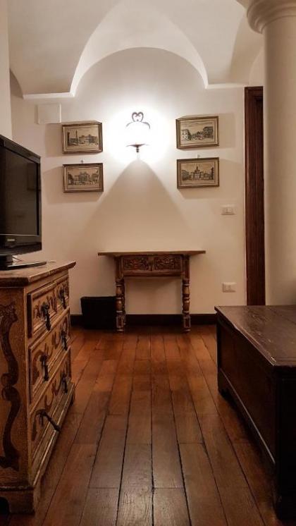 Navona Art Apartment - image 5