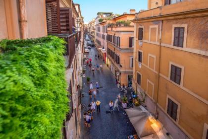 Mario's apartament in the Spanish Steps - image 2