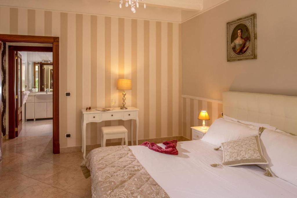 Mario's apartament in the Spanish Steps - image 6