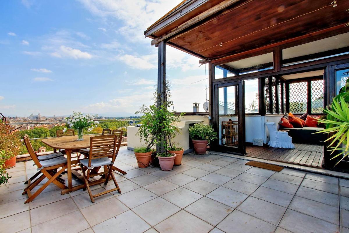 Sant'Onofrio Terrace Apartment - image 5