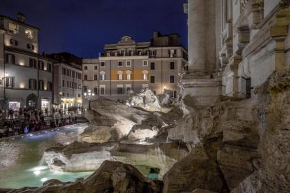 Trevi Ab Aeterno - Amazing View of the Trevi Fountain - image 8