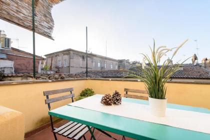 White terrace apartment navona - image 10