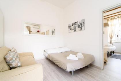 White terrace apartment navona - image 11