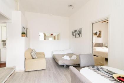 White terrace apartment navona - image 12