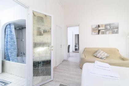 White terrace apartment navona - image 18