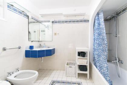 White terrace apartment navona - image 19