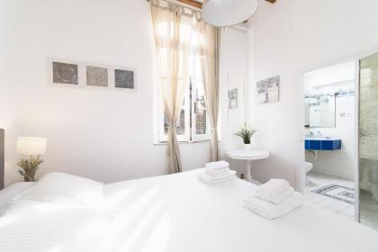 White terrace apartment navona - image 20