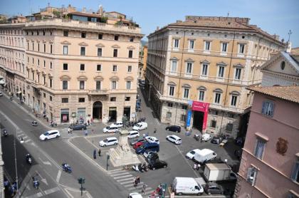 Piccola Navona Roof Garden - image 17