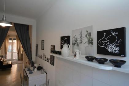 Vatican Corner Family Apartment - image 12