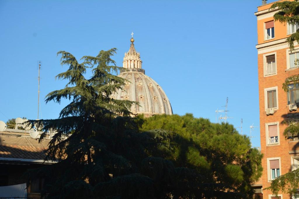 Vatican Corner Family Apartment - image 2