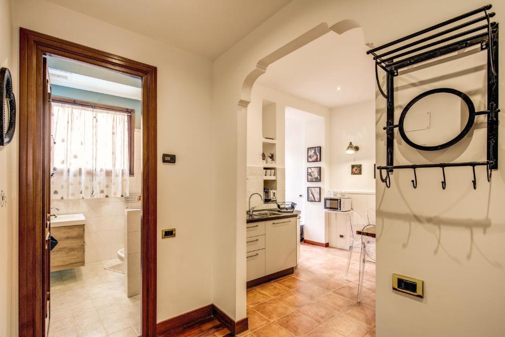 Spanish Steps Miracle Suite - image 6