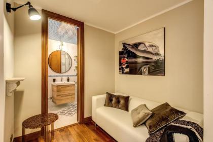 Spanish Steps Miracle Suite - image 9