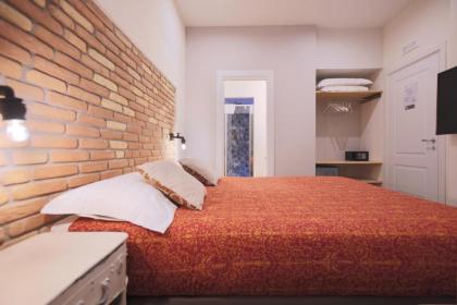 Trevi Contemporary Suite - image 11