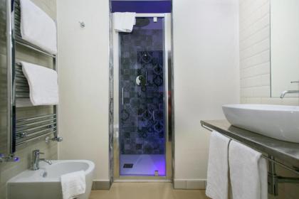 Trevi Contemporary Suite - image 15