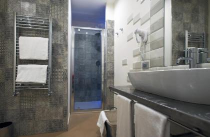 Trevi Contemporary Suite - image 6