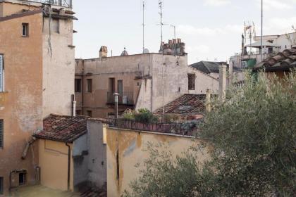 Penthouse with Terrace in the Heart of Rome - image 14