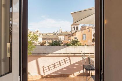 Penthouse with Terrace in the Heart of Rome - image 16