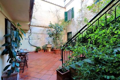 Characteristic apartment just beside the Vatican - image 4