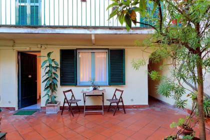 Characteristic apartment just beside the Vatican - image 6