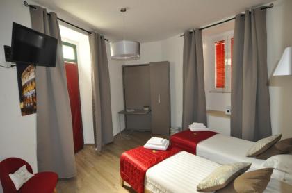 Flatinrome Trastevere Deluxe Rooms - Green Patio - image 12