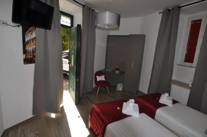 Flatinrome Trastevere Deluxe Rooms - Green Patio - image 13