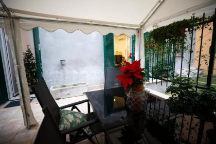 Flatinrome Trastevere Deluxe Rooms - Green Patio - image 6