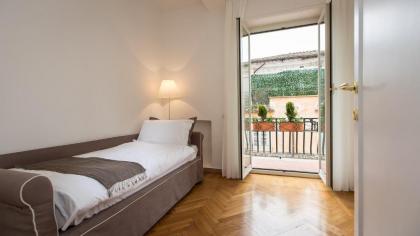 Rental in Rome Colosseo View Luxury - image 19